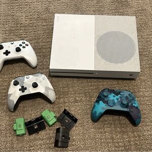 Xbox one s + accessories